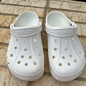 Crocks / unisex/ size 7 W/ size 5M